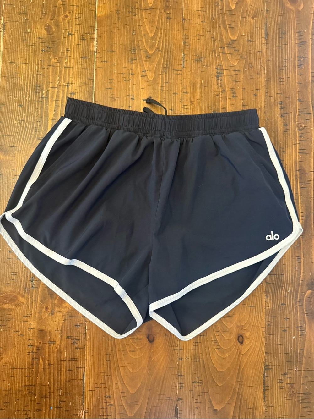 Alo Black Athletic Running Shorts with White Trim Lined Inside Drawstring Sz S